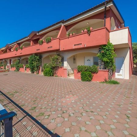 Edith'S Olive Garden Vir Zewnętrze zdjęcie